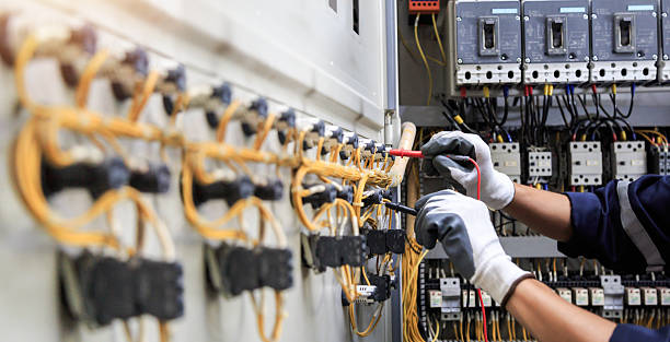 Professional Electrician technician working in Woodburn, VA
